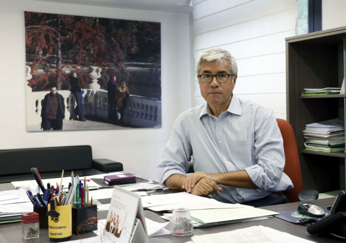 Jaime Izquierdo Comisionado en su despacho 1